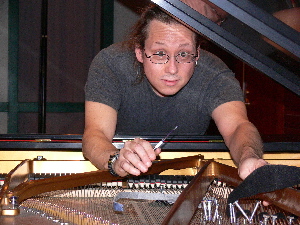 allen schulz at prepared piano